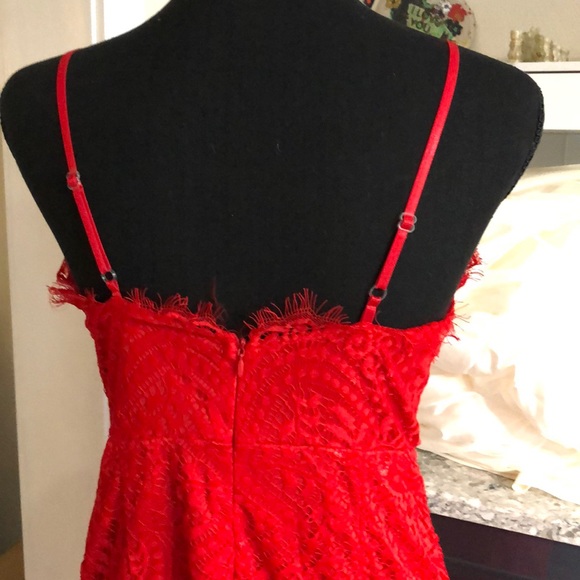 Red scalloped fringe lace maxi - Picture 8 of 9